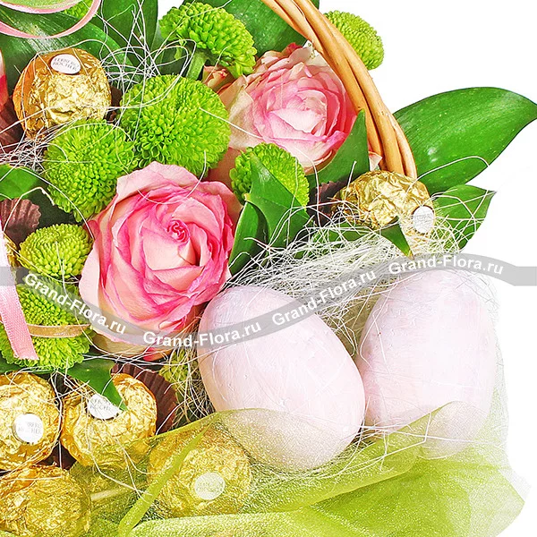 Праздник Пасхи - букет из роз и хризантем + конфеты